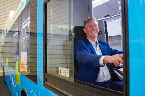 AUS-first hydrogen and battery buses unveiled at Sydney expo