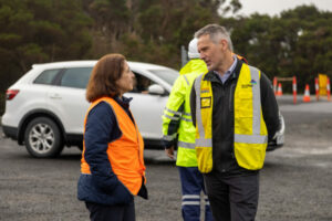 Minister for Energy and Resources Lily D'Ambrosio MP and AusNet CEO Tony Narvaez on the PICESS site. 